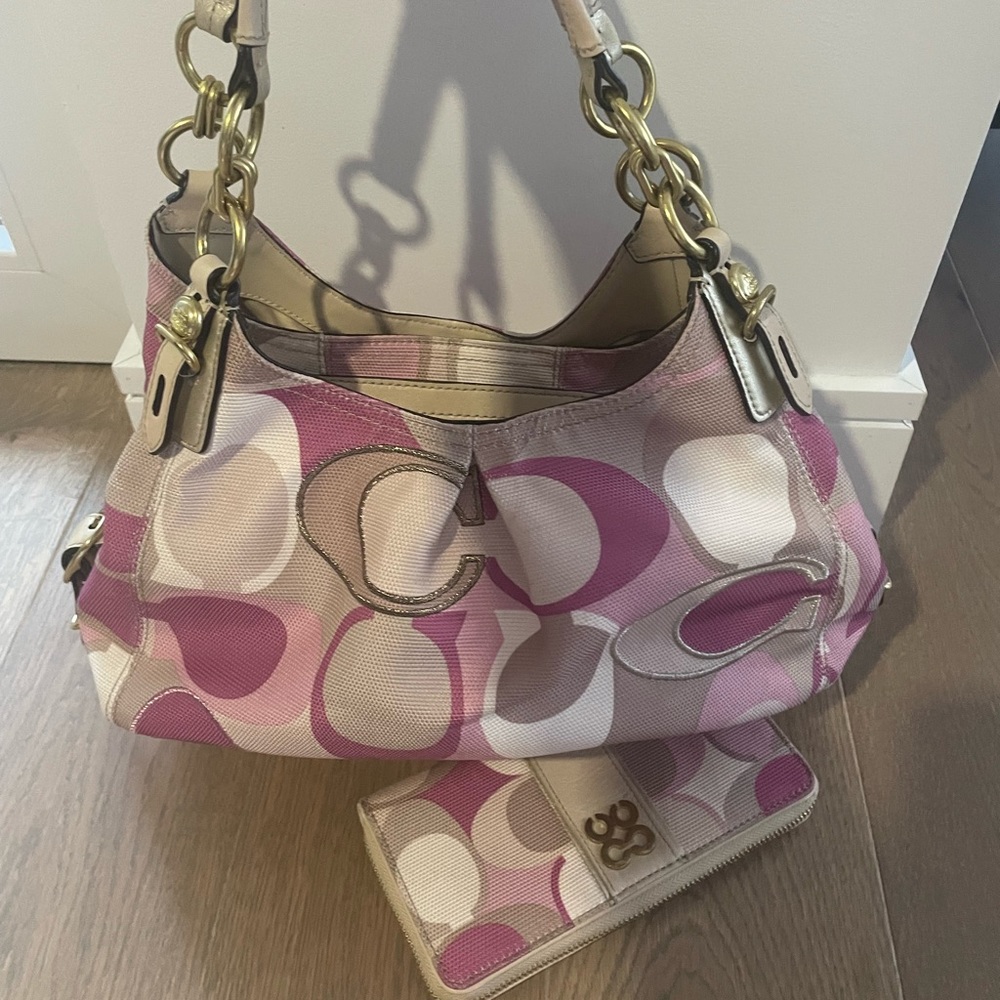 Cute spring coach bag and wallet. Excellent condition